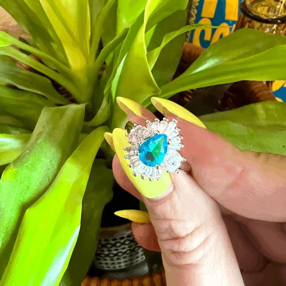 Nobrand Jewelry - Heirloom Pear Cut Blue Topaz Cocktail Ring Size 8.25